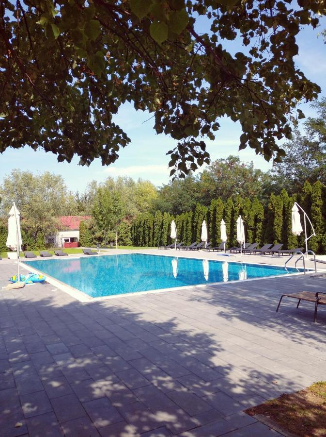Vadvirag Panzio Hotel Ágfalva Exterior foto