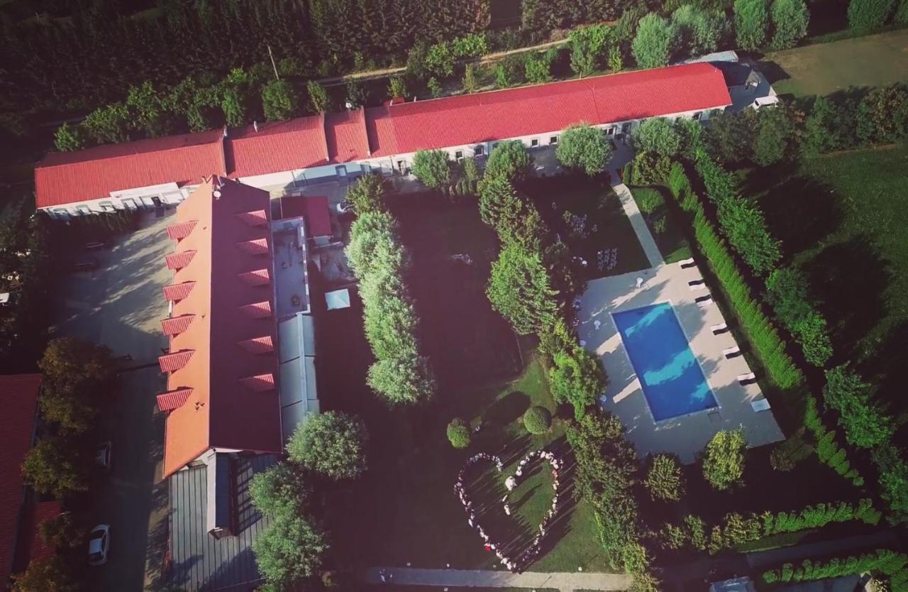 Vadvirag Panzio Hotel Ágfalva Exterior foto